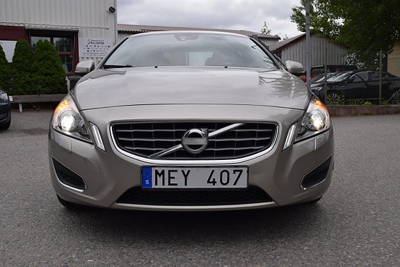 Volvo S60 2 of 5