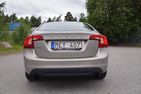 Volvo S60 4 of 5