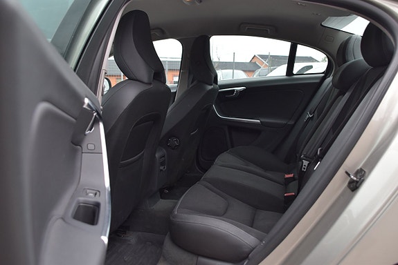 Volvo S60 10 of 19