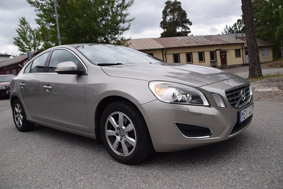 Volvo S60 3 of 5