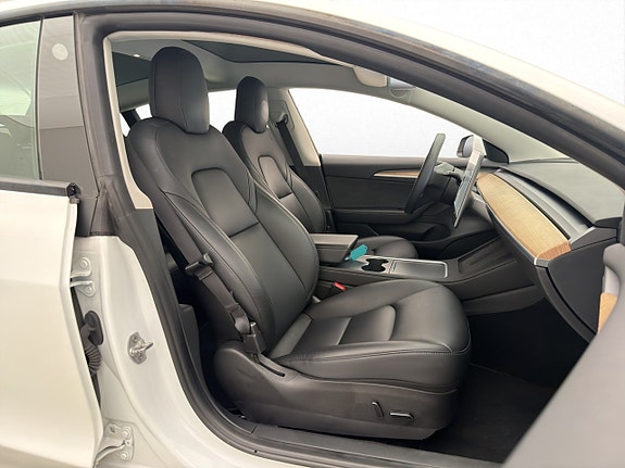 Tesla Model 3 21 of 30