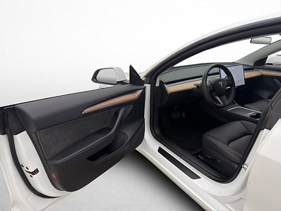 Tesla Model 3 9 of 30