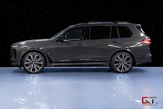 BMW X7 4 of 5