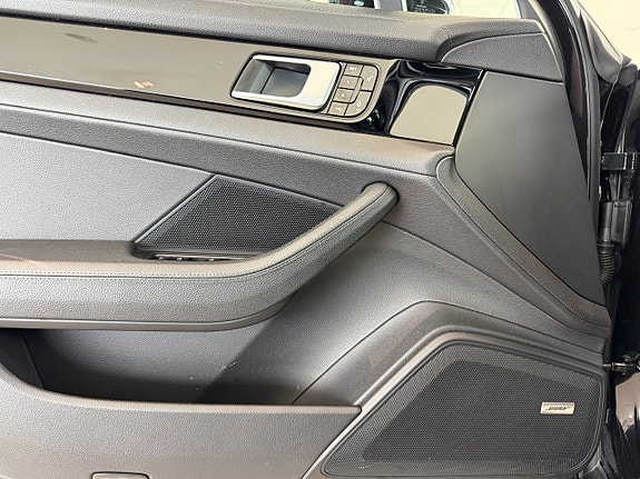 Porsche Panamera 4S 10 of 23