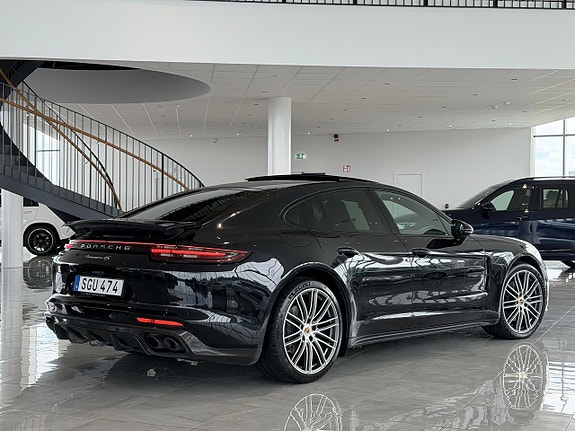 Porsche Panamera 4S 2 of 5