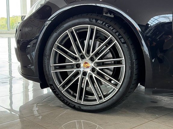 Porsche Panamera 4S 6 of 23