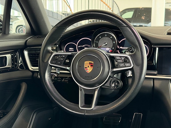 Porsche Panamera 4S 14 of 23