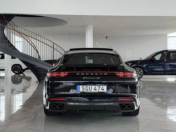 Porsche Panamera 4S 4 of 5