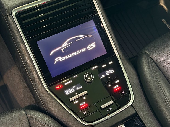 Porsche Panamera 4S 12 of 23