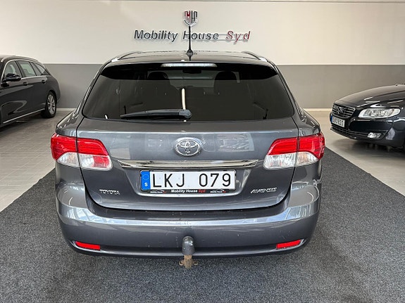 Toyota Avensis 7 of 19