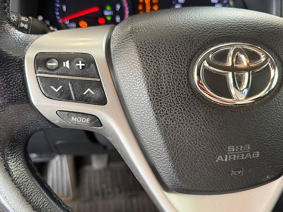 Toyota Avensis 11 of 19