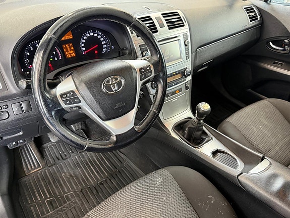 Toyota Avensis 9 of 19
