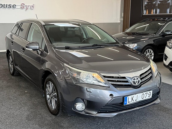 Toyota Avensis 2 of 5