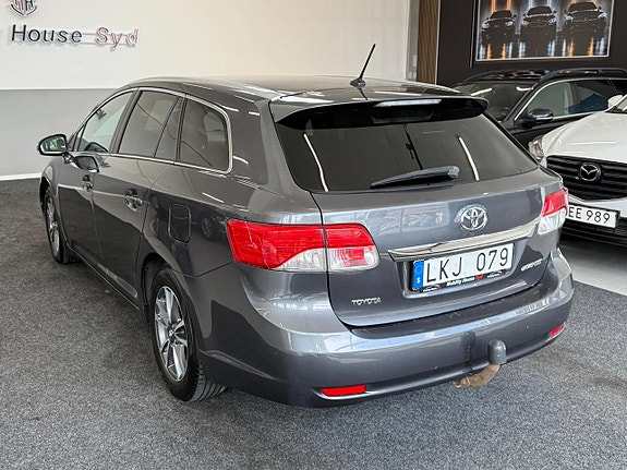 Toyota Avensis 3 of 5