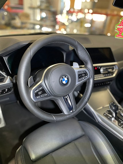 BMW 320d 3 of 4
