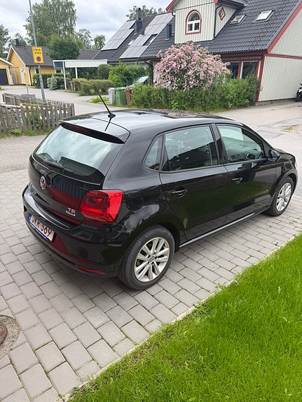 Volkswagen Polo 2 of 3