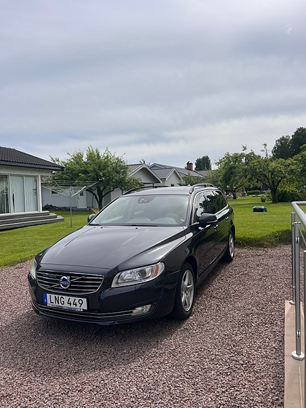 Volvo V70 2 of 5