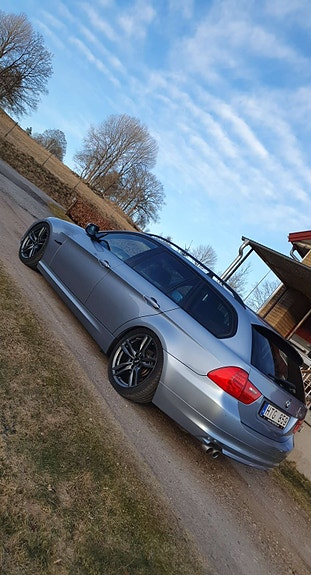 BMW 325i 2 of 3