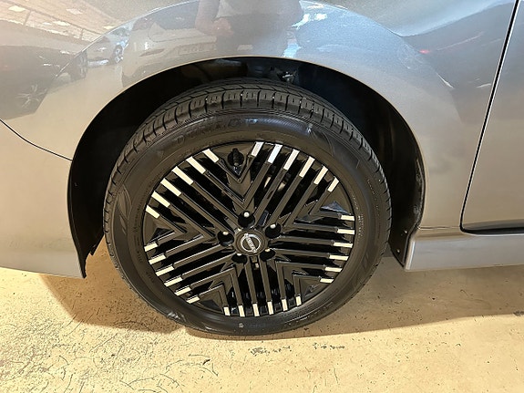 Nissan Leaf 7 of 15