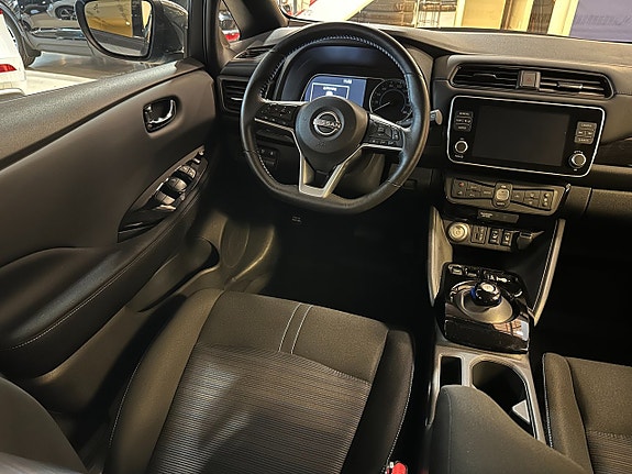 Nissan Leaf 4 of 5