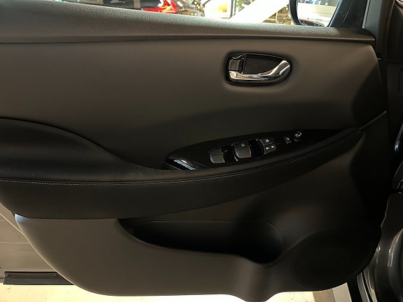 Nissan Leaf 14 of 15