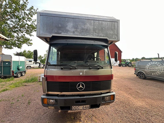 Mercedes-Benz 4 of 5