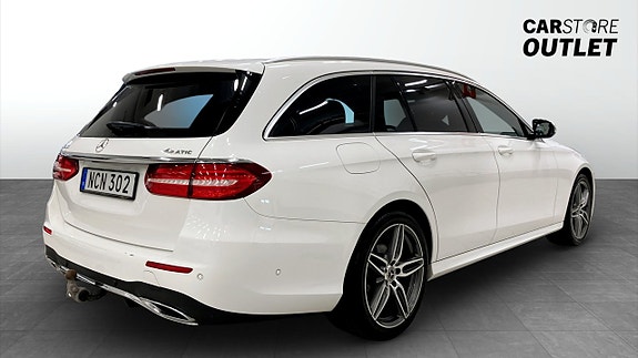 Mercedes-Benz E220 2 of 5