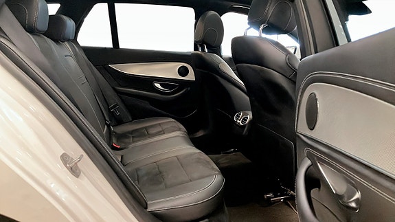 Mercedes-Benz E220 5 of 5