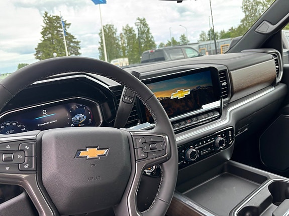 Chevrolet Silverado 2500 2 of 5