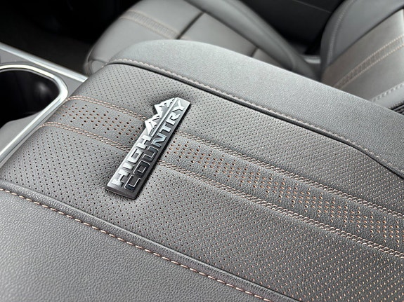 Chevrolet Silverado 2500 4 of 5