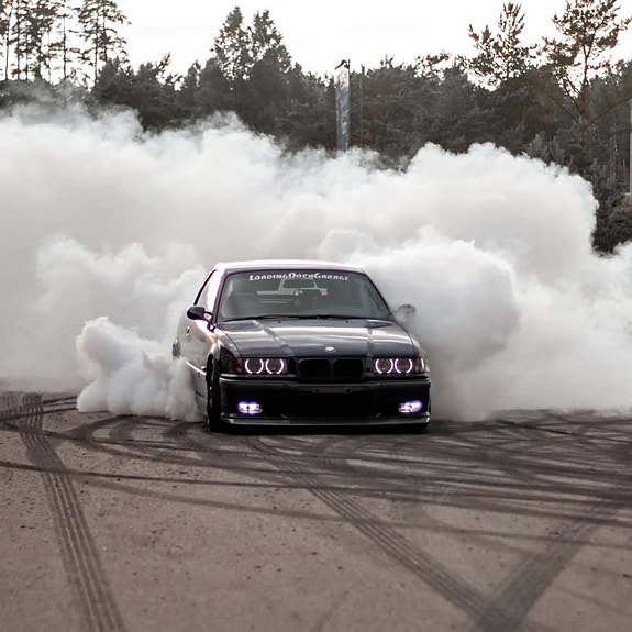 BMW 325i 2 of 5