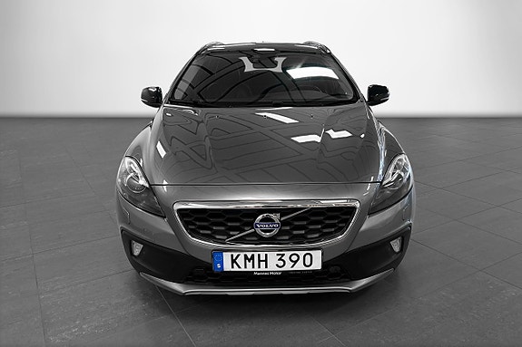 Volvo V40 Cross Country 2 of 5