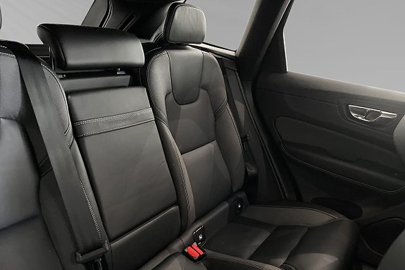 Volvo XC60 10 of 23