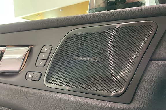 Volvo XC60 17 of 23