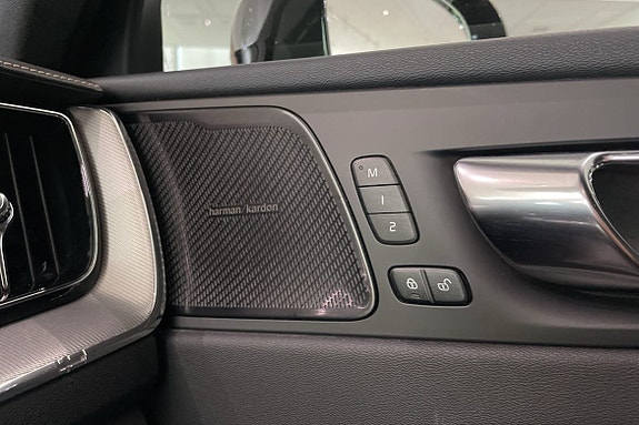 Volvo XC60 19 of 23