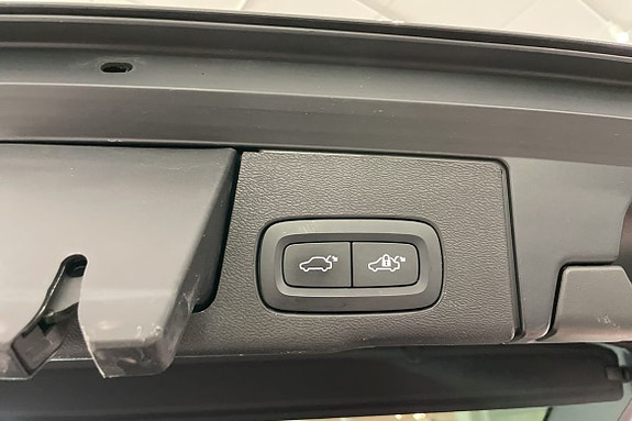 Volvo XC60 14 of 23