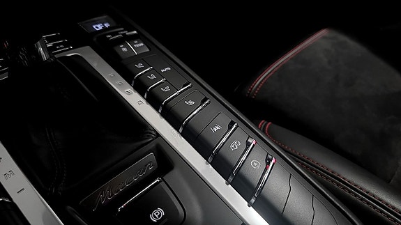 Porsche Macan GTS 15 of 24