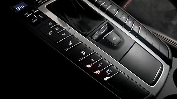 Porsche Macan GTS 14 of 24