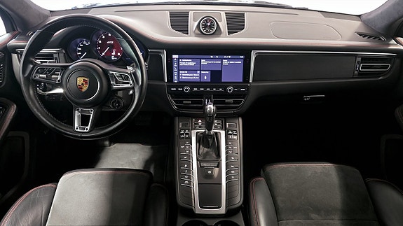 Porsche Macan GTS 4 of 5