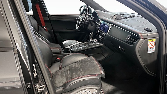Porsche Macan GTS 3 of 5
