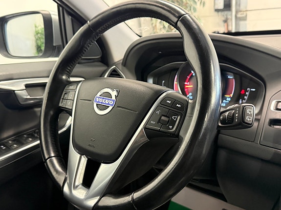 Volvo XC60 12 of 20