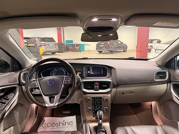 Volvo V40 Cross Country 9 of 13