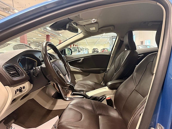 Volvo V40 Cross Country 8 of 13