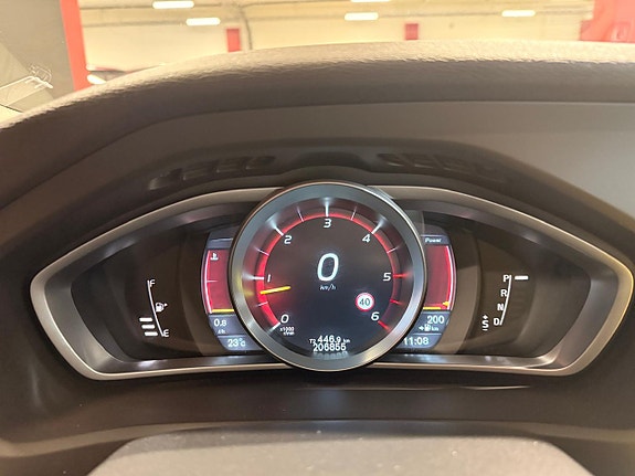 Volvo V40 Cross Country 12 of 13