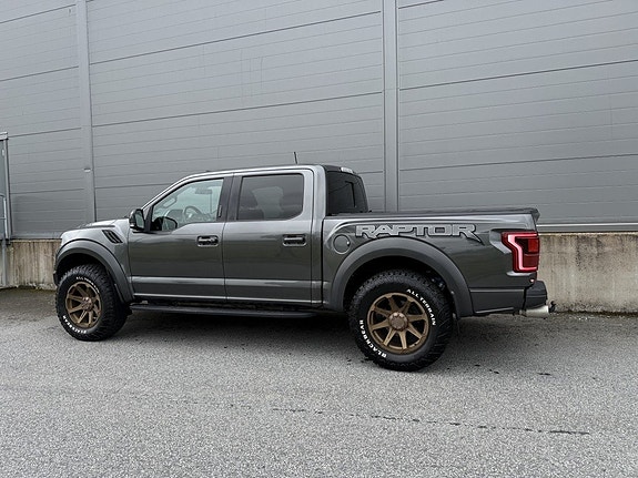Ford F-150 3 of 5