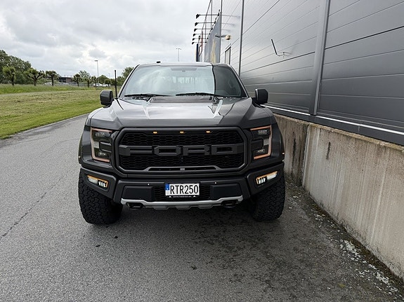 Ford F-150 4 of 5