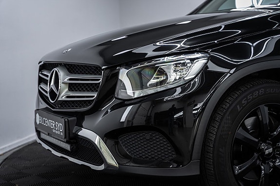 Mercedes-Benz GLC300 de 2 of 5