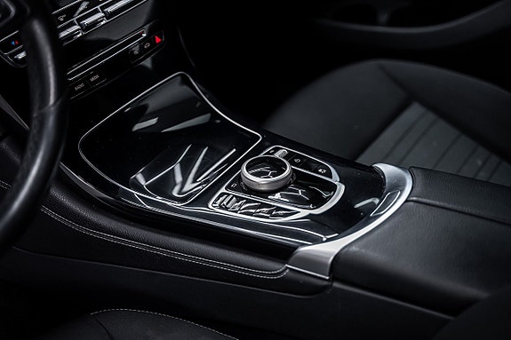 Mercedes-Benz GLC300 de 16 of 27