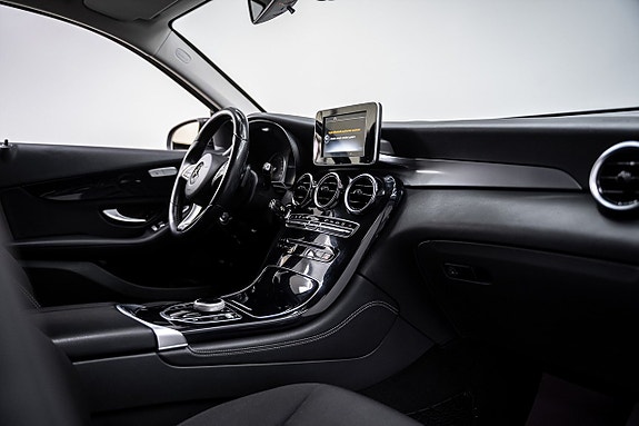 Mercedes-Benz GLC300 de 26 of 27