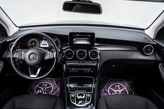 Mercedes-Benz GLC300 de 25 of 27